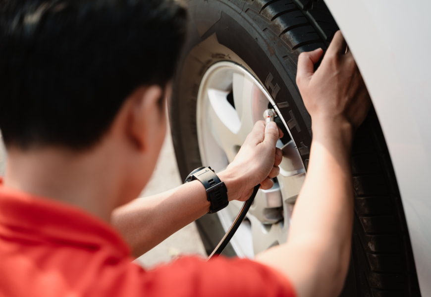 تنظیم باد لاستیک خودرو | راهنمای کامل فشار باد تایر + نکات ایمنی | معین تایر